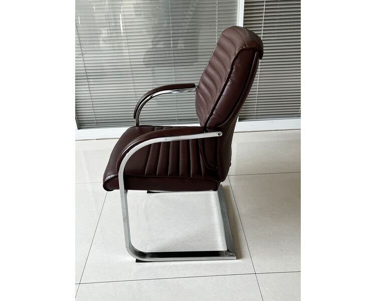 Купить Кресло Barneo K-8010L коричневая глянцевая кожа, на полозьях коричневый/хромированный металл, Цвет: коричневый, фото 7